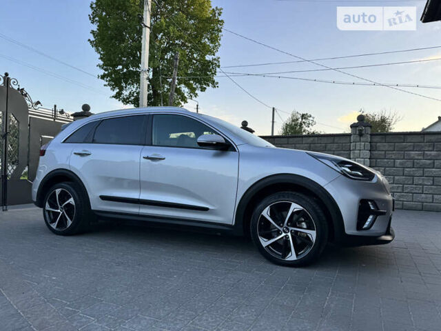 Сірий Кіа Niro, об'ємом двигуна 0 л та пробігом 136 тис. км за 18499 $, фото 100 на Automoto.ua