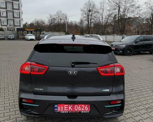 Серый Киа Niro, объемом двигателя 0 л и пробегом 110 тыс. км за 18250 $, фото 4 на Automoto.ua