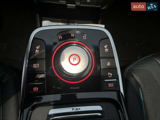 Серый Киа Niro, объемом двигателя 0 л и пробегом 64 тыс. км за 17900 $, фото 7 на Automoto.ua