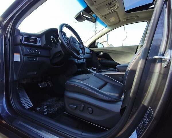 Сірий Кіа Niro, об'ємом двигуна 0 л та пробігом 154 тис. км за 18000 $, фото 15 на Automoto.ua