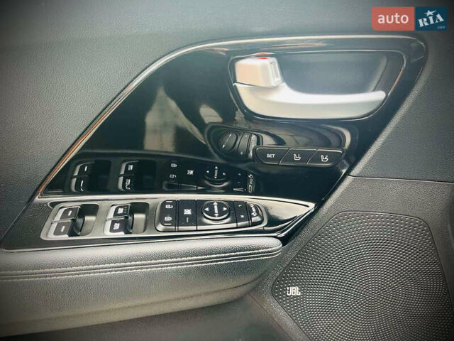 Серый Киа Niro, объемом двигателя 0 л и пробегом 102 тыс. км за 18900 $, фото 20 на Automoto.ua