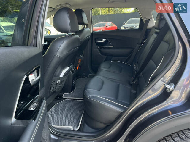 Сірий Кіа Niro, об'ємом двигуна 0 л та пробігом 109 тис. км за 19200 $, фото 12 на Automoto.ua