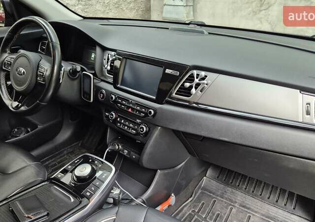 Сірий Кіа Niro, об'ємом двигуна 0 л та пробігом 101 тис. км за 18000 $, фото 2 на Automoto.ua