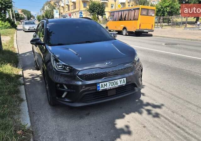 Сірий Кіа Niro, об'ємом двигуна 0 л та пробігом 101 тис. км за 18000 $, фото 5 на Automoto.ua