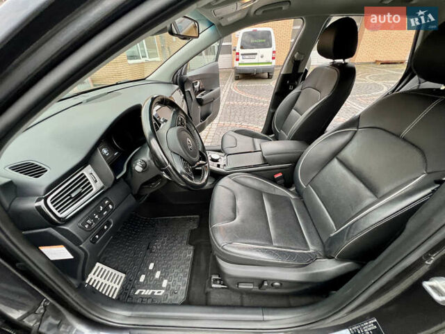 Серый Киа Niro, объемом двигателя 0 л и пробегом 116 тыс. км за 17990 $, фото 19 на Automoto.ua