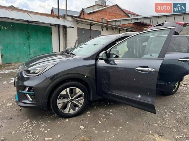 Киа Niro 2019 в Дрогобыче на Automoto.ua Серый Киа Niro, объемом двигателя 0 л и пробегом 139 тыс. км за 17777 $, фото 4 на Automoto.ua