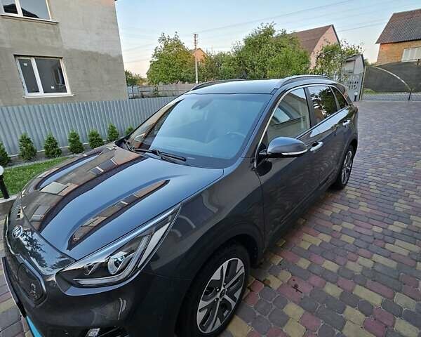 Сірий Кіа Niro, об'ємом двигуна 0 л та пробігом 128 тис. км за 18500 $, фото 4 на Automoto.ua