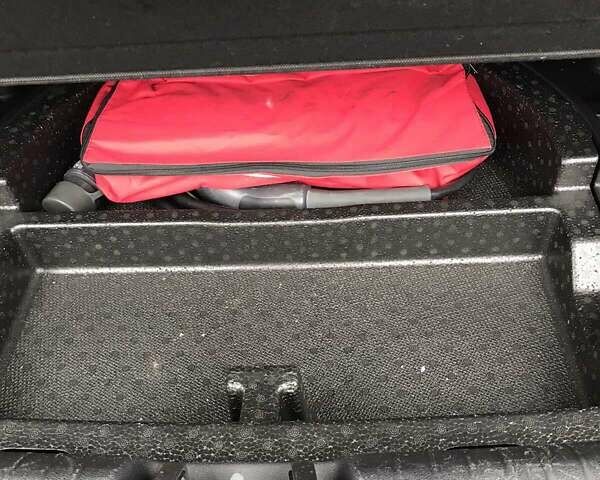 Киа Niro 2019 в Белой Церкве на Automoto.ua Серый Киа Niro, объемом двигателя 0 л и пробегом 137 тыс. км за 19000 $, фото 7 на Automoto.ua