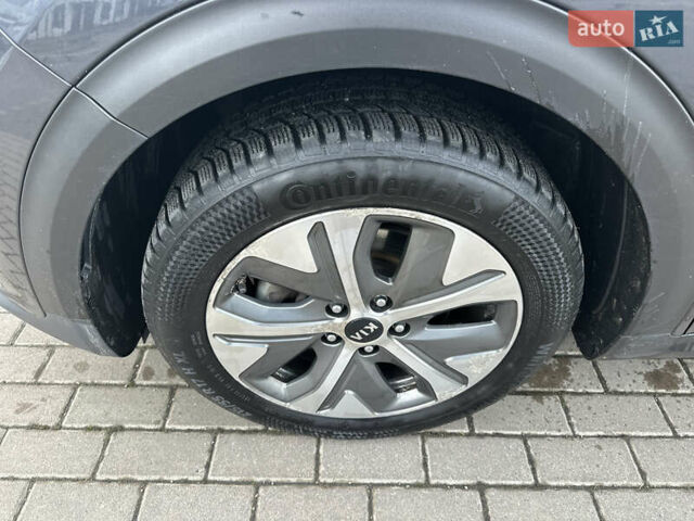 Серый Киа Niro, объемом двигателя 0 л и пробегом 157 тыс. км за 16999 $, фото 13 на Automoto.ua