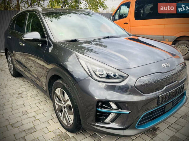 Серый Киа Niro, объемом двигателя 0 л и пробегом 102 тыс. км за 18900 $, фото 4 на Automoto.ua