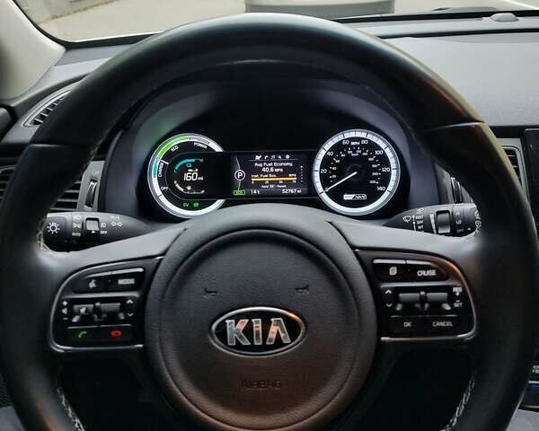 Сірий Кіа Niro, об'ємом двигуна 1.58 л та пробігом 84 тис. км за 17200 $, фото 13 на Automoto.ua