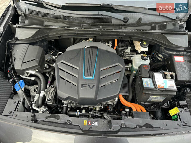 Серый Киа Niro, объемом двигателя 0 л и пробегом 157 тыс. км за 16999 $, фото 21 на Automoto.ua