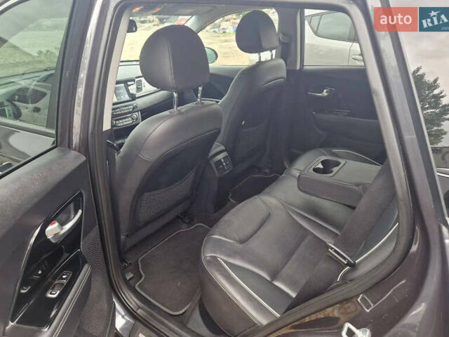 Серый Киа Niro, объемом двигателя 0 л и пробегом 142 тыс. км за 14500 $, фото 6 на Automoto.ua