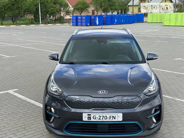 Сірий Кіа Niro, об'ємом двигуна 0 л та пробігом 170 тис. км за 18200 $, фото 16 на Automoto.ua