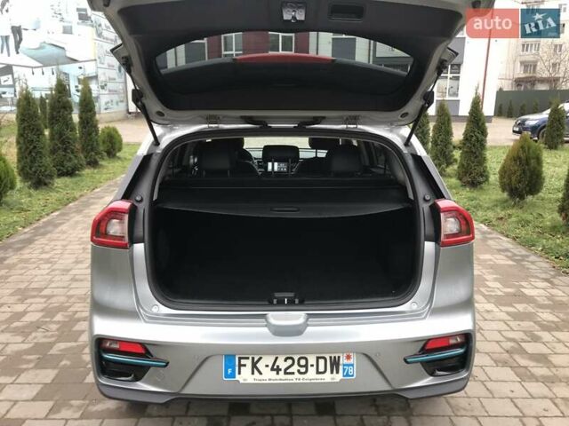 Серый Киа Niro, объемом двигателя 0 л и пробегом 100 тыс. км за 18750 $, фото 10 на Automoto.ua