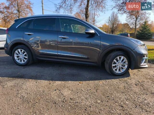 Сірий Кіа Niro, об'ємом двигуна 0 л та пробігом 154 тис. км за 18000 $, фото 10 на Automoto.ua