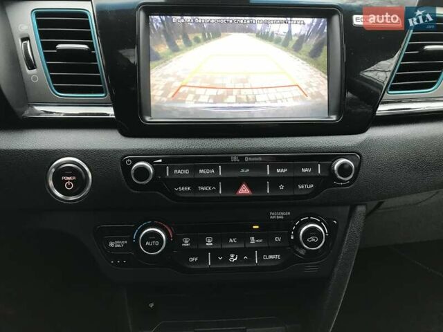 Серый Киа Niro, объемом двигателя 0 л и пробегом 100 тыс. км за 18750 $, фото 19 на Automoto.ua