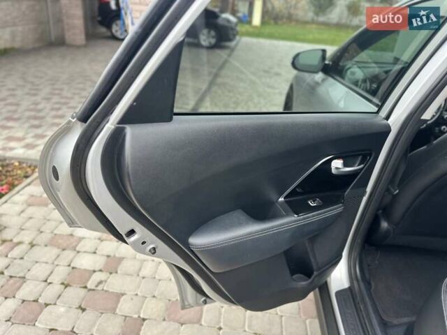 Сірий Кіа Niro, об'ємом двигуна 0 л та пробігом 110 тис. км за 16400 $, фото 16 на Automoto.ua