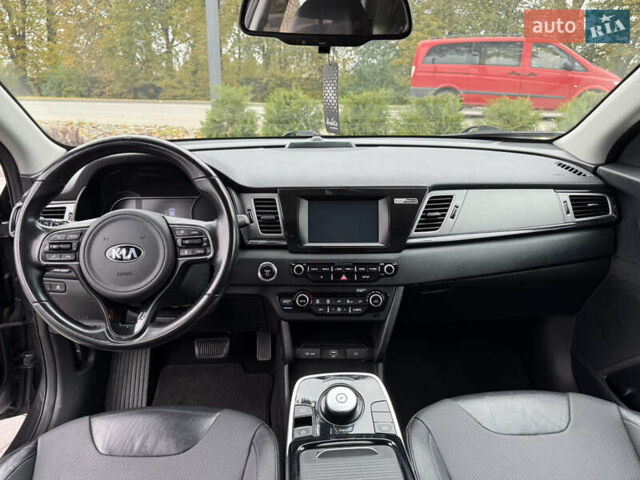 Сірий Кіа Niro, об'ємом двигуна 0 л та пробігом 66 тис. км за 16900 $, фото 8 на Automoto.ua