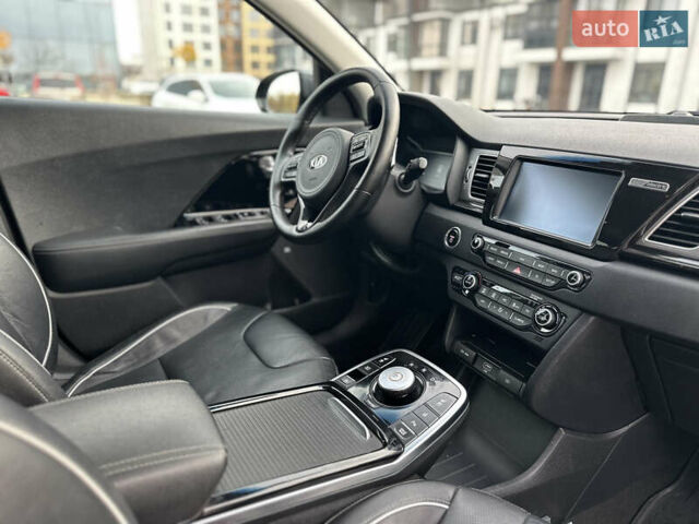 Серый Киа Niro, объемом двигателя 0 л и пробегом 157 тыс. км за 16999 $, фото 51 на Automoto.ua