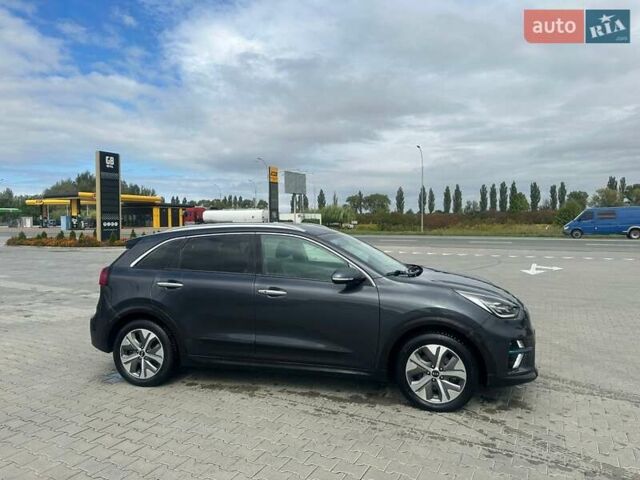 Серый Киа Niro, объемом двигателя 0 л и пробегом 93 тыс. км за 19141 $, фото 6 на Automoto.ua