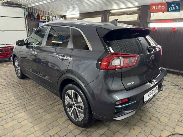 Серый Киа Niro, объемом двигателя 0 л и пробегом 123 тыс. км за 17599 $, фото 5 на Automoto.ua