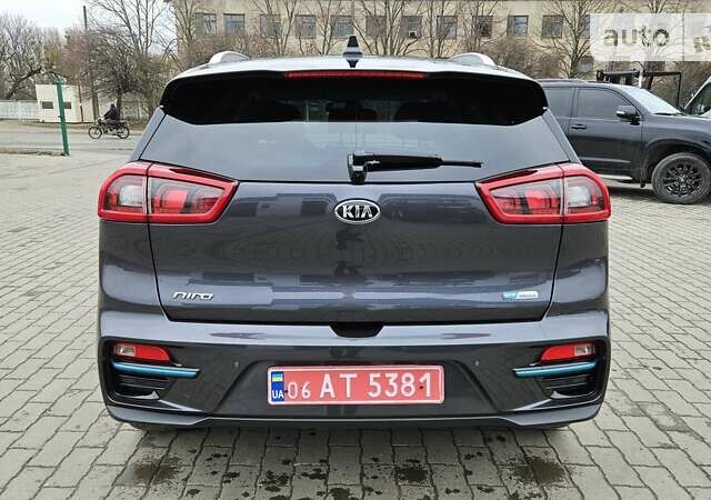 Сірий Кіа Niro, об'ємом двигуна 0 л та пробігом 153 тис. км за 20800 $, фото 5 на Automoto.ua