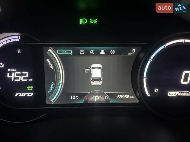 Серый Киа Niro, объемом двигателя 0 л и пробегом 64 тыс. км за 17900 $, фото 6 на Automoto.ua