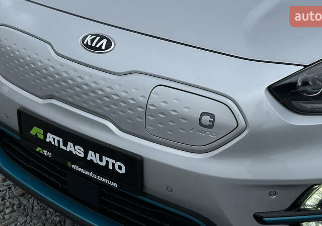 Серый Киа Niro, объемом двигателя 0 л и пробегом 120 тыс. км за 18600 $, фото 9 на Automoto.ua