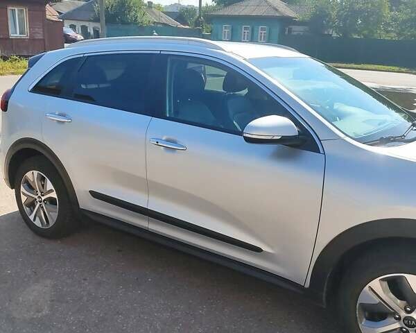 Серый Киа Niro, объемом двигателя 0 л и пробегом 74 тыс. км за 17800 $, фото 2 на Automoto.ua