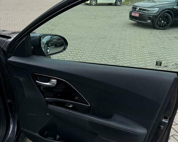 Серый Киа Niro, объемом двигателя 0 л и пробегом 110 тыс. км за 18250 $, фото 18 на Automoto.ua