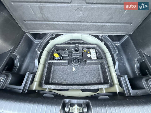 Сірий Кіа Niro, об'ємом двигуна 0 л та пробігом 65 тис. км за 16700 $, фото 23 на Automoto.ua