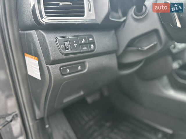 Серый Киа Niro, объемом двигателя 0 л и пробегом 157 тыс. км за 16999 $, фото 34 на Automoto.ua
