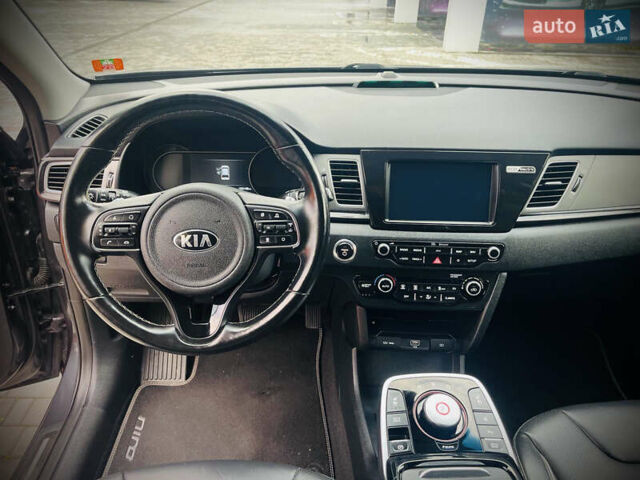 Серый Киа Niro, объемом двигателя 0 л и пробегом 102 тыс. км за 18900 $, фото 22 на Automoto.ua