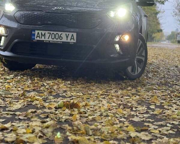 Сірий Кіа Niro, об'ємом двигуна 0 л та пробігом 101 тис. км за 18000 $, фото 1 на Automoto.ua
