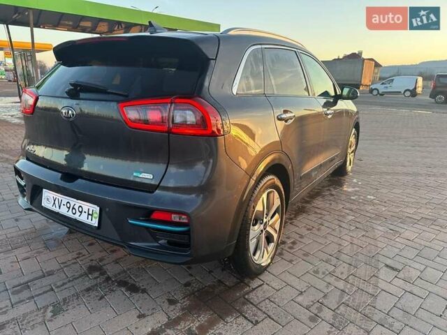 Серый Киа Niro, объемом двигателя 0 л и пробегом 84 тыс. км за 17960 $, фото 7 на Automoto.ua