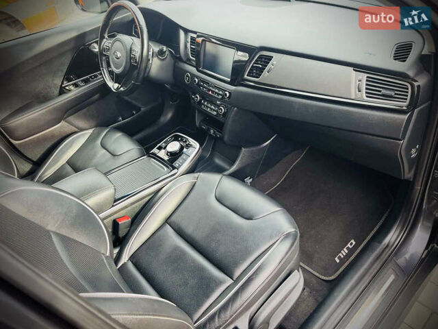 Серый Киа Niro, объемом двигателя 0 л и пробегом 102 тыс. км за 18900 $, фото 29 на Automoto.ua
