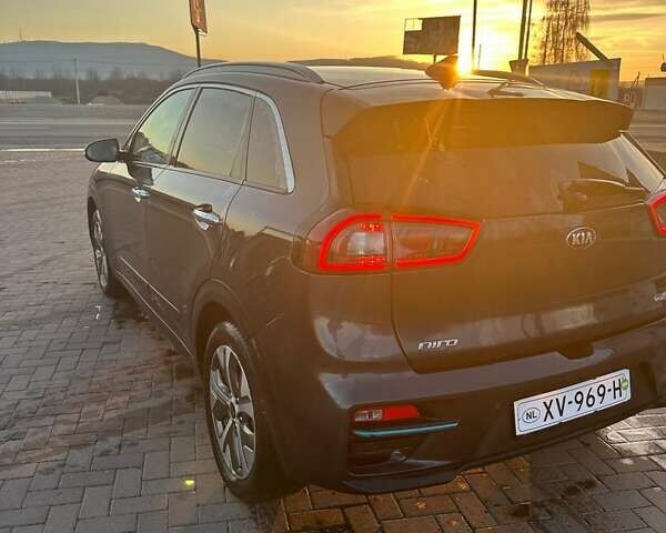 Серый Киа Niro, объемом двигателя 0 л и пробегом 84 тыс. км за 17960 $, фото 10 на Automoto.ua