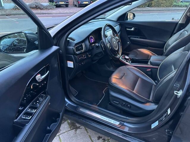 Киа Niro 2019 в Киеве на Automoto.ua Серый Киа Niro, объемом двигателя 0 л и пробегом 102 тыс. км за 16128 $, фото 7 на Automoto.ua