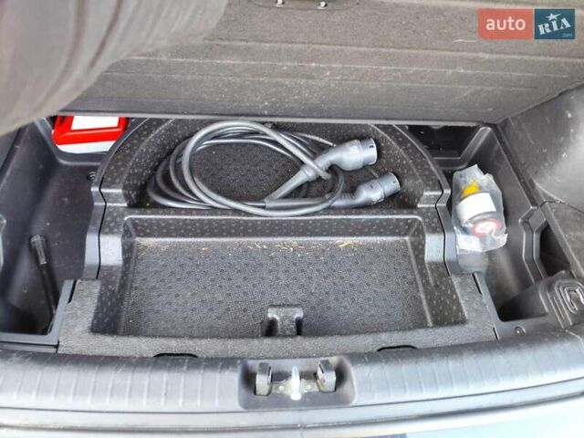 Серый Киа Niro, объемом двигателя 0 л и пробегом 129 тыс. км за 18555 $, фото 24 на Automoto.ua