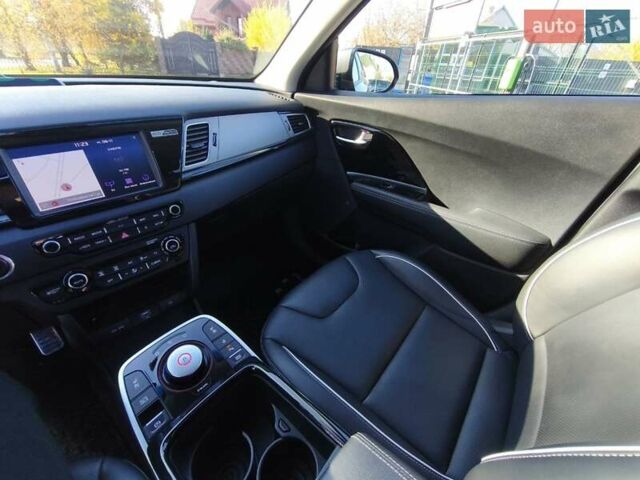 Сірий Кіа Niro, об'ємом двигуна 0 л та пробігом 154 тис. км за 18000 $, фото 31 на Automoto.ua