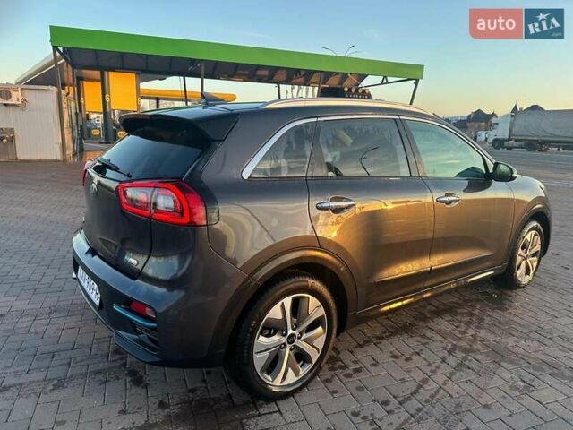 Серый Киа Niro, объемом двигателя 0 л и пробегом 84 тыс. км за 17960 $, фото 2 на Automoto.ua