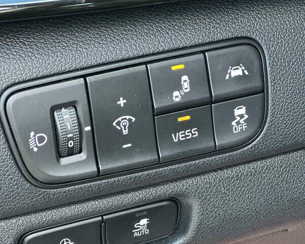 Серый Киа Niro, объемом двигателя 0 л и пробегом 106 тыс. км за 17500 $, фото 19 на Automoto.ua