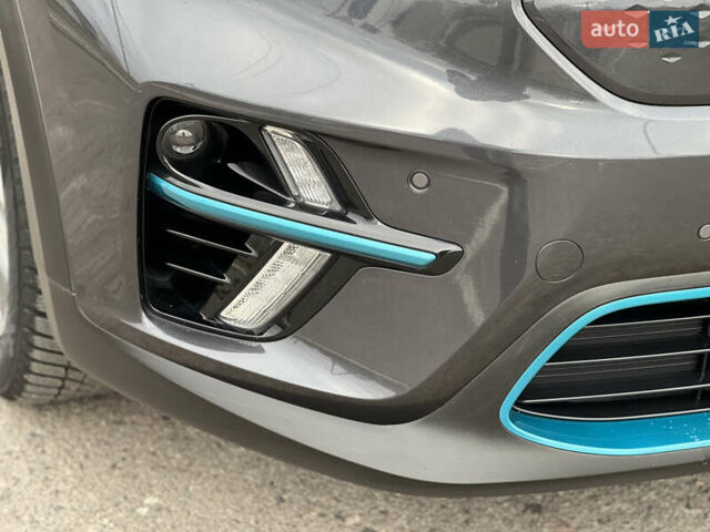 Серый Киа Niro, объемом двигателя 0 л и пробегом 70 тыс. км за 19350 $, фото 6 на Automoto.ua