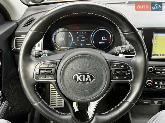 Серый Киа Niro, объемом двигателя 0 л и пробегом 127 тыс. км за 18000 $, фото 8 на Automoto.ua