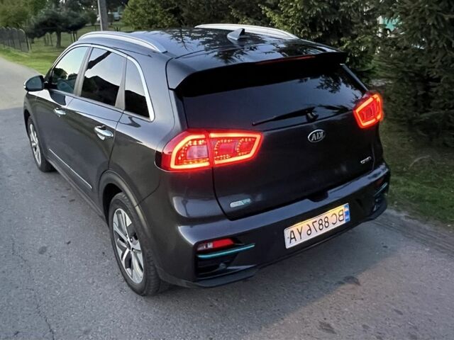 Сірий Кіа Niro, об'ємом двигуна 0 л та пробігом 66 тис. км за 21700 $, фото 4 на Automoto.ua