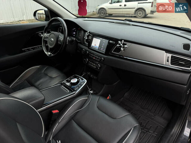 Сірий Кіа Niro, об'ємом двигуна 0 л та пробігом 101 тис. км за 16800 $, фото 12 на Automoto.ua