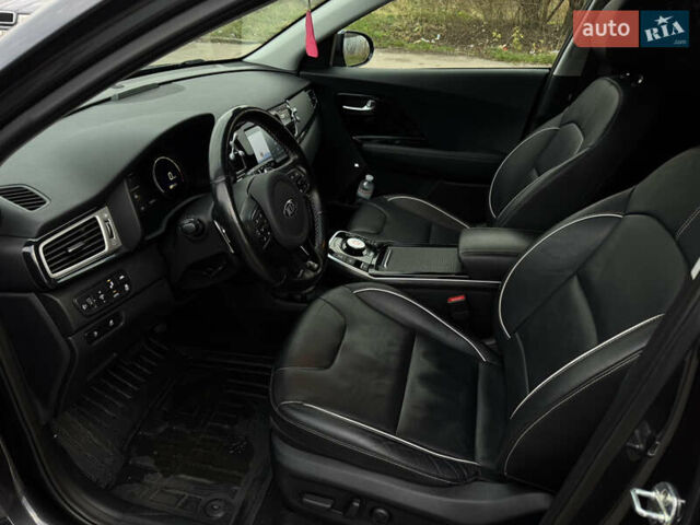 Сірий Кіа Niro, об'ємом двигуна 0 л та пробігом 101 тис. км за 16800 $, фото 8 на Automoto.ua