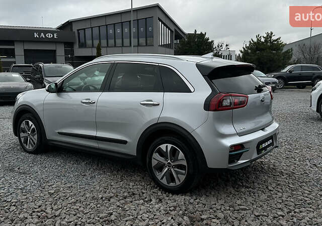 Серый Киа Niro, объемом двигателя 0 л и пробегом 120 тыс. км за 18600 $, фото 4 на Automoto.ua