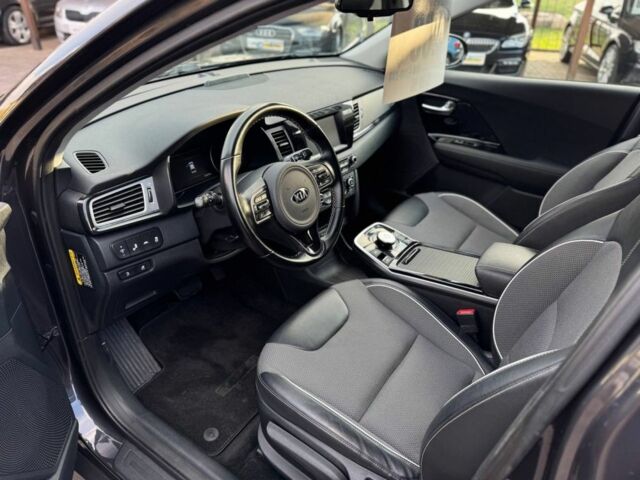 Киа Niro 2019 в Кривом Роге на Automoto.ua Серый Киа Niro, объемом двигателя 0 л и пробегом 173 тыс. км за 17250 $, фото 5 на Automoto.ua